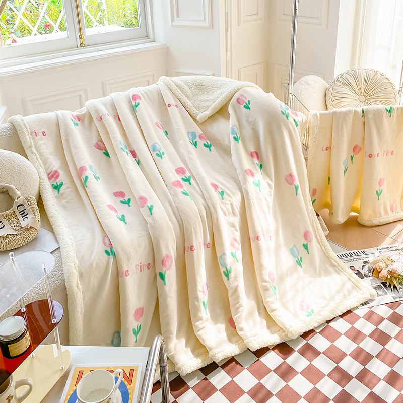 Piima villane pleed veluuriga, 300–500 g, animatsioon-joonistus muster ja taimed, sobib kõikidele aastaaegadele