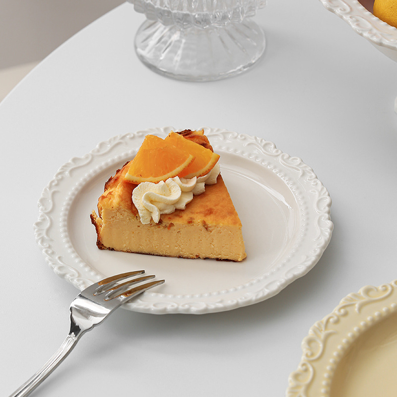 Desszert tányér, kerámia, szabálytalan alakú, retró stílusú, csipkés éllel, mikrohullámú sütőhöz használható