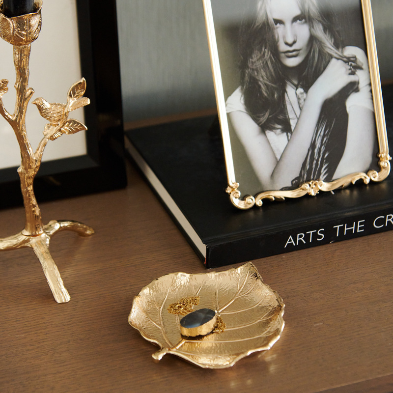 Žvakių laikiklis su paukščio šakos dizainu, papuošalų padėklas ir lapų padėklas, nuotraukų rėmas — cinko lydinys, lengvas prabangos stilius