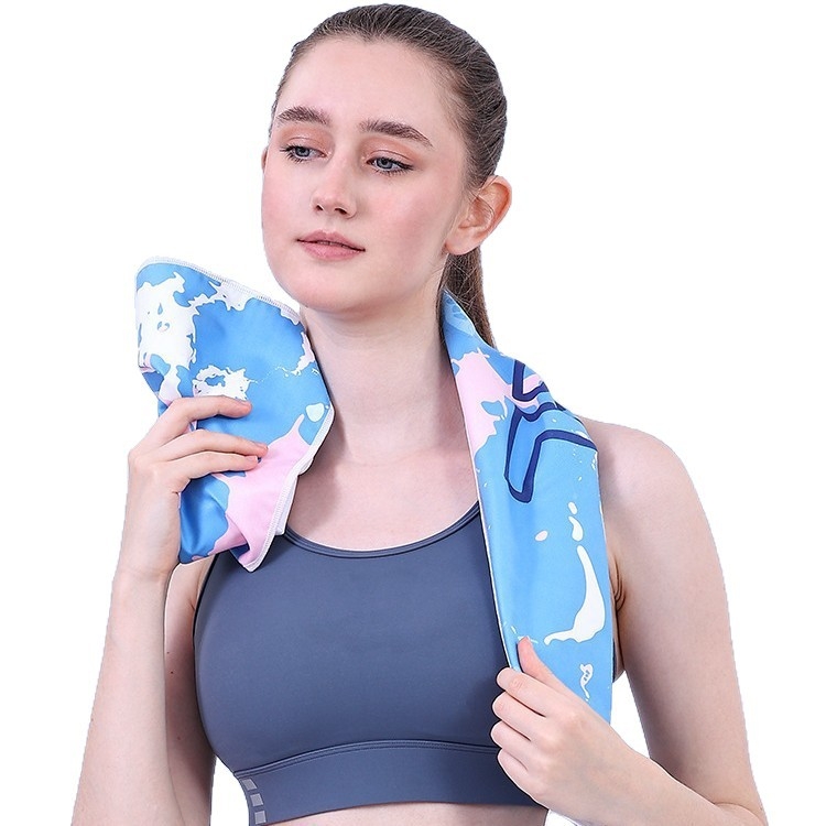 Gyorsan száradó sporttörölköző, kétoldali velúr felület, testreszabható logóval, könnyű (<50 g), nedvszívó