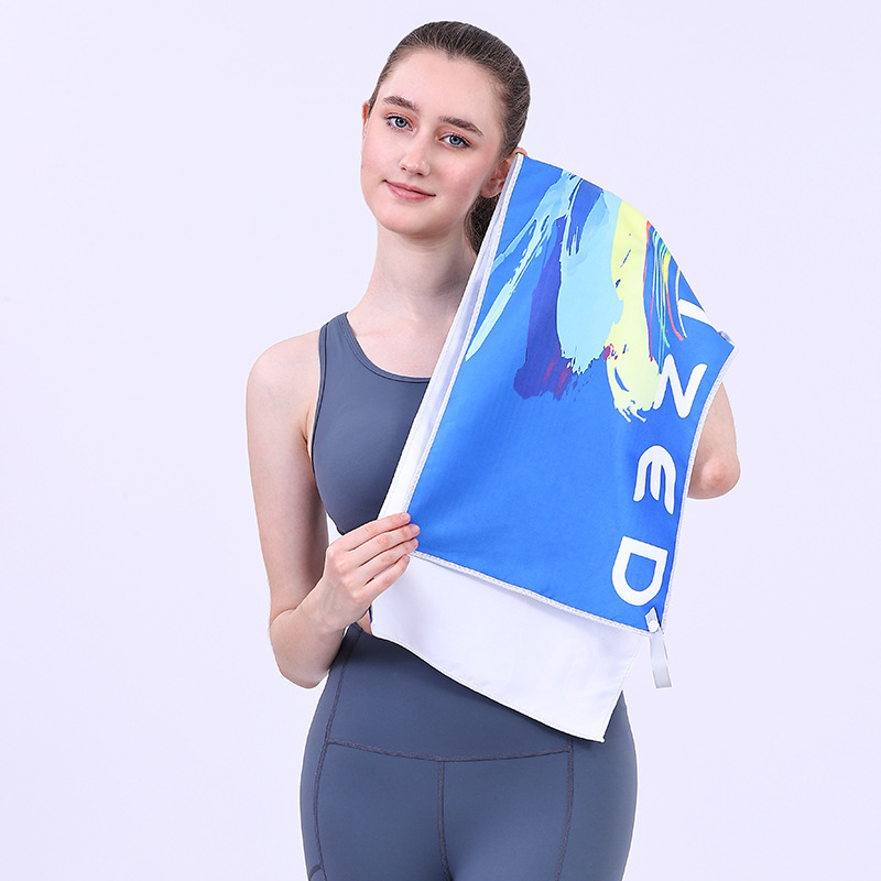 Gyorsan száradó sporttörölköző, kétoldali velúr felület, testreszabható logóval, könnyű (<50 g), nedvszívó