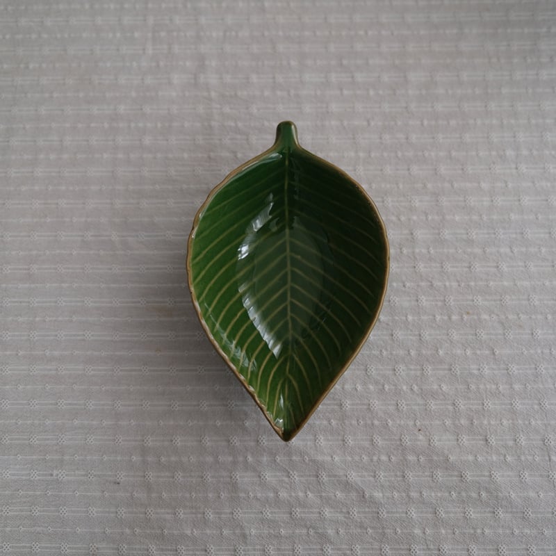 Kerámia levél alakú tányér, Szabálytalan forma, Egyszínű mintázat, Spr spray-festett felület