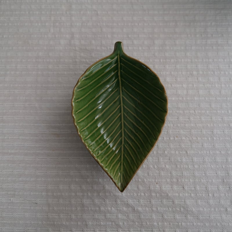 Kerámia levél alakú tányér, Szabálytalan forma, Egyszínű mintázat, Spr spray-festett felület