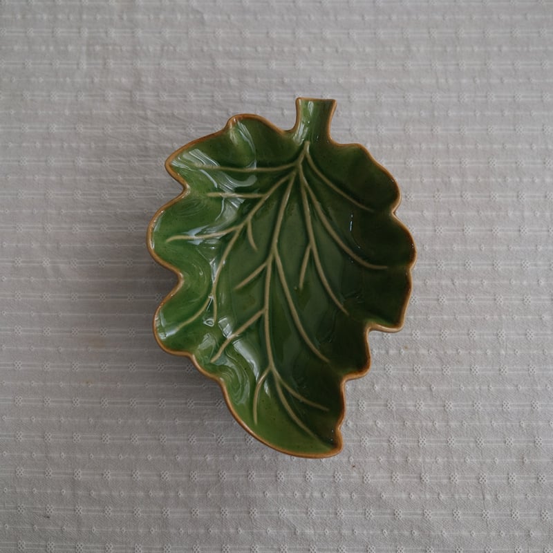 Kerámia levél alakú tányér, Szabálytalan forma, Egyszínű mintázat, Spr spray-festett felület