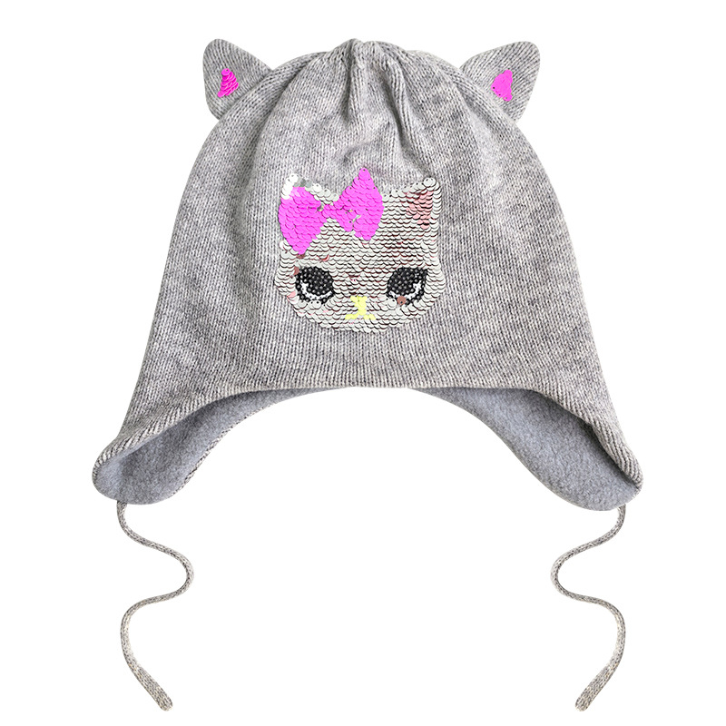 Dječja pletena kapa s zaštitom za uši, kupolasti oblik, dvostruka fleec podstava, šivanje sa šljokicama, akrilna vlakna, zima