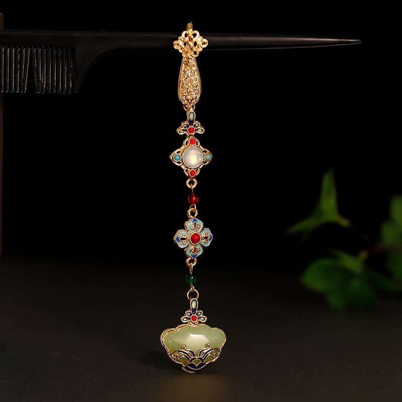 Lydinio segė kinų stiliaus su daugybe formų (širdis, gėlė, mazgas, rombas, geometrijos formos); dekoratyvus dėvėjimas, dviguba funkcija kaip pakabukas.