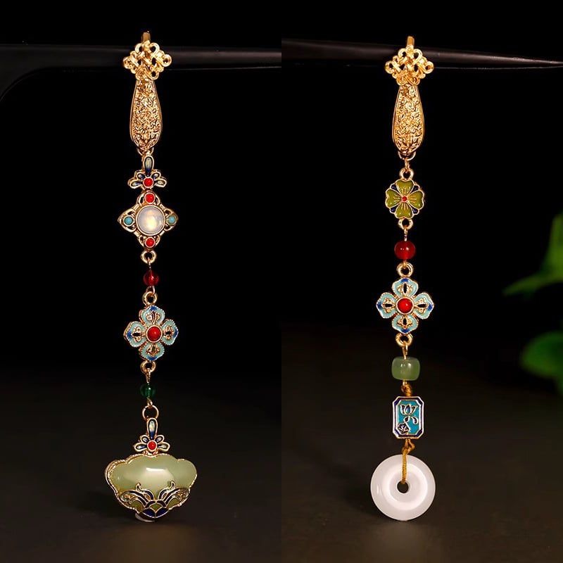 Lydinio segė kinų stiliaus su daugybe formų (širdis, gėlė, mazgas, rombas, geometrijos formos); dekoratyvus dėvėjimas, dviguba funkcija kaip pakabukas.