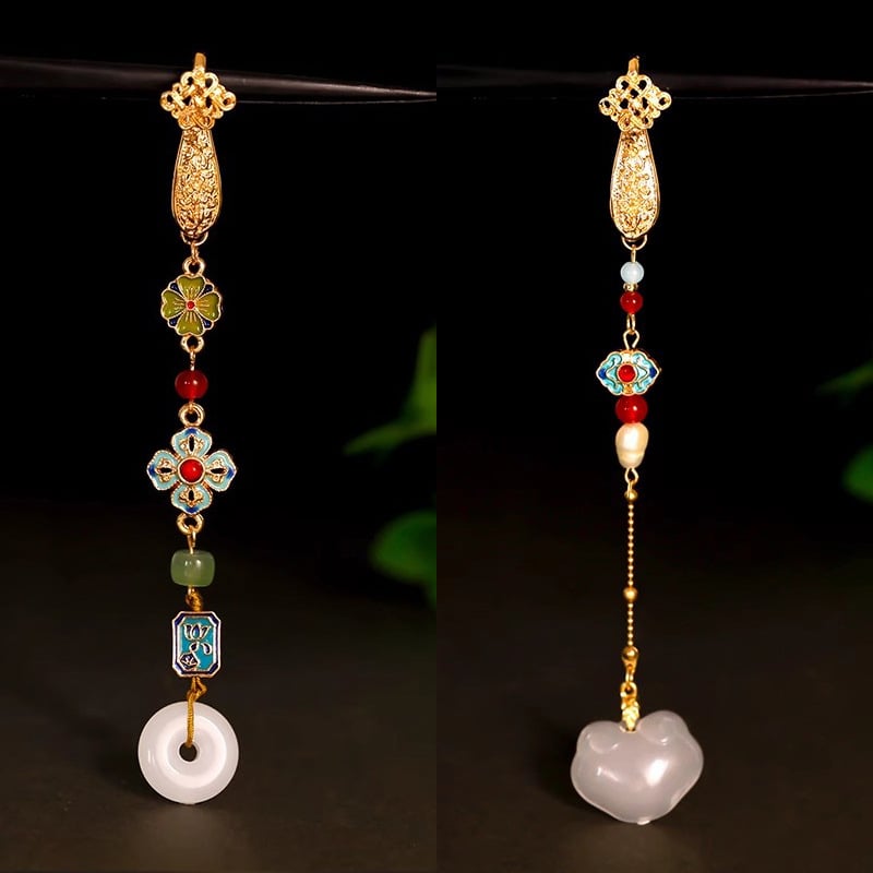 Lydinio segė kinų stiliaus su daugybe formų (širdis, gėlė, mazgas, rombas, geometrijos formos); dekoratyvus dėvėjimas, dviguba funkcija kaip pakabukas.