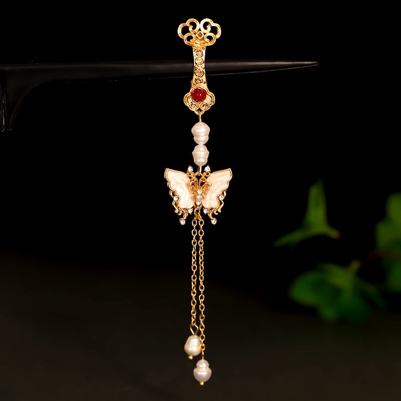 Lydinio segė kinų stiliaus su daugybe formų (širdis, gėlė, mazgas, rombas, geometrijos formos); dekoratyvus dėvėjimas, dviguba funkcija kaip pakabukas.