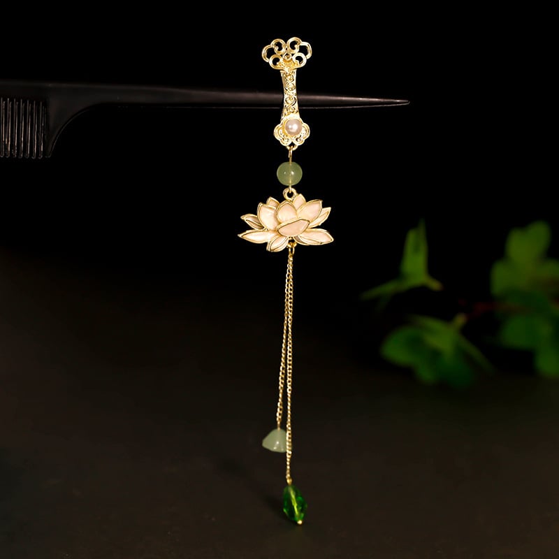 Lydinio segė kinų stiliaus su daugybe formų (širdis, gėlė, mazgas, rombas, geometrijos formos); dekoratyvus dėvėjimas, dviguba funkcija kaip pakabukas.