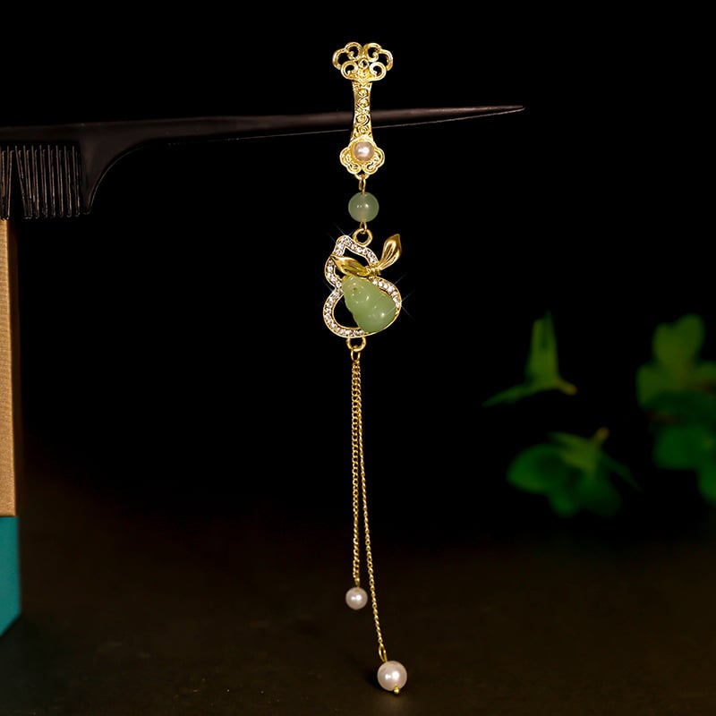 Lydinio segė kinų stiliaus su daugybe formų (širdis, gėlė, mazgas, rombas, geometrijos formos); dekoratyvus dėvėjimas, dviguba funkcija kaip pakabukas.