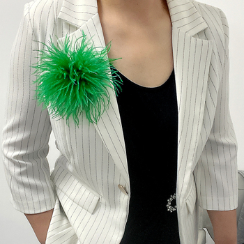 Brošas iš strūčio plunksnos, unisex, retro stilius, geometrinis dizainas, rankų darbas, dekoratyvus aksesuaras