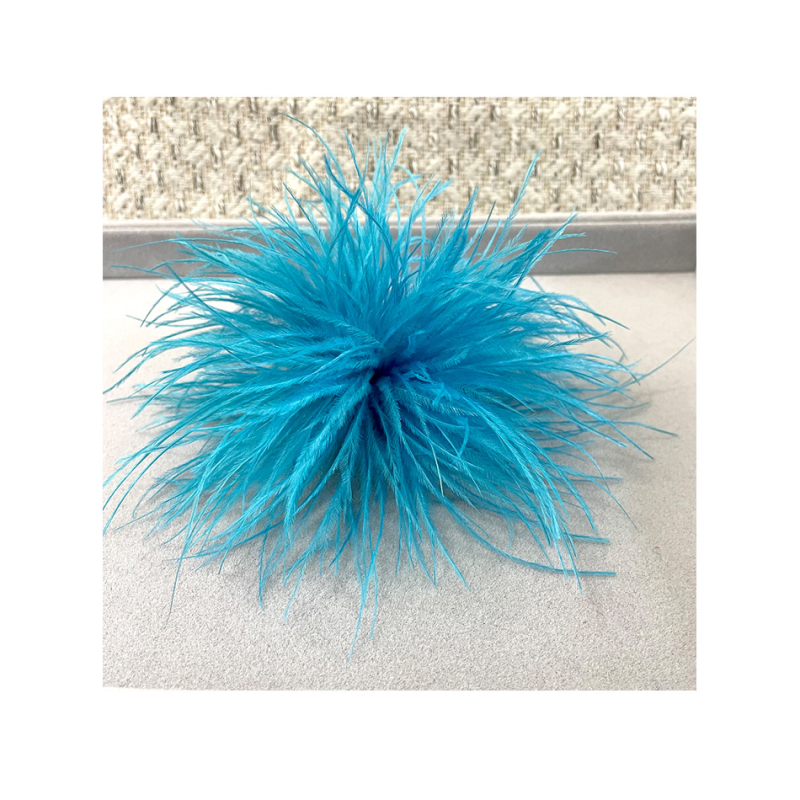 Brošas iš strūčio plunksnos, unisex, retro stilius, geometrinis dizainas, rankų darbas, dekoratyvus aksesuaras