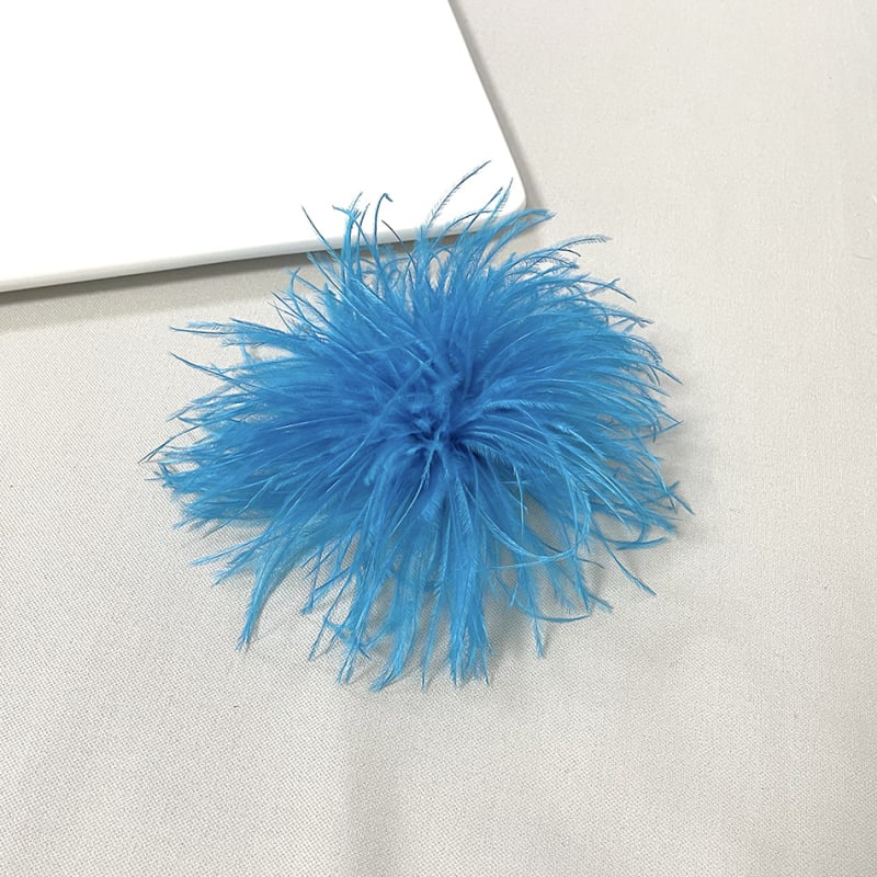 Brošas iš strūčio plunksnos, unisex, retro stilius, geometrinis dizainas, rankų darbas, dekoratyvus aksesuaras