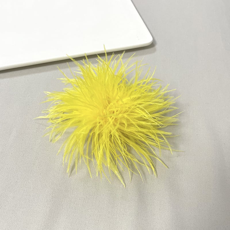 Brošas iš strūčio plunksnos, unisex, retro stilius, geometrinis dizainas, rankų darbas, dekoratyvus aksesuaras