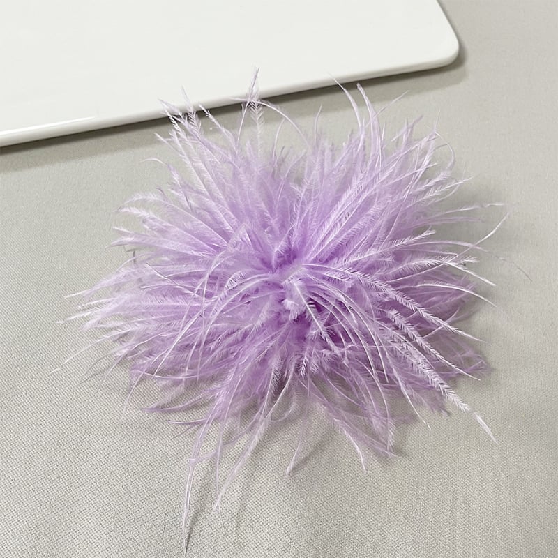 Brošas iš strūčio plunksnos, unisex, retro stilius, geometrinis dizainas, rankų darbas, dekoratyvus aksesuaras