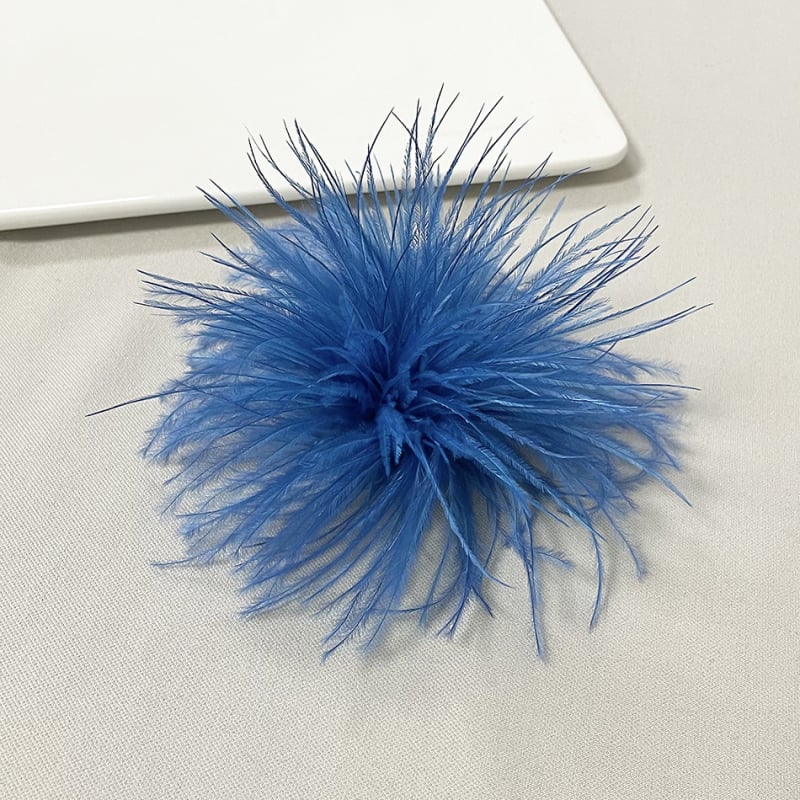 Brošas iš strūčio plunksnos, unisex, retro stilius, geometrinis dizainas, rankų darbas, dekoratyvus aksesuaras