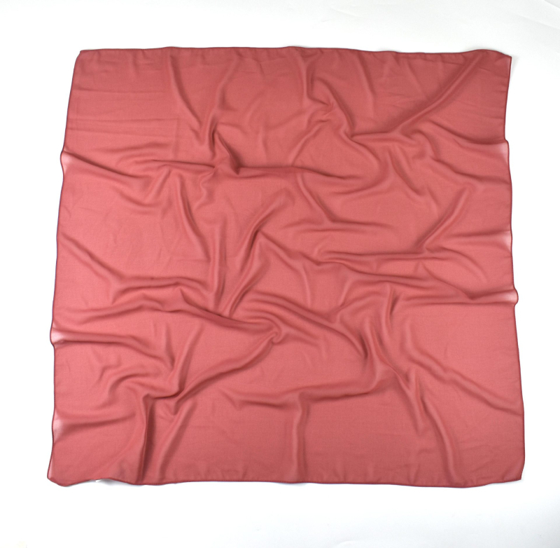 Шал от перлен шифон – квадратен, за всички сезони, с опция за персонализация