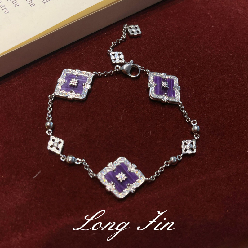 Prancūziškas retro ametisto juvelyrų komplektas — keturių lapų dobilas ir lango gėlių motyvas; varis, elektroplakavimas; perlų šluotos grandinė; įtraukiama karolį, apyrankę, auskarus ir žiedą