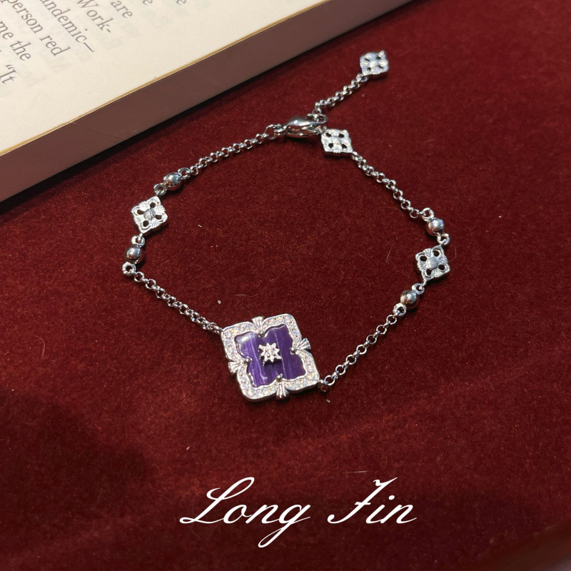 Prancūziškas retro ametisto juvelyrų komplektas — keturių lapų dobilas ir lango gėlių motyvas; varis, elektroplakavimas; perlų šluotos grandinė; įtraukiama karolį, apyrankę, auskarus ir žiedą