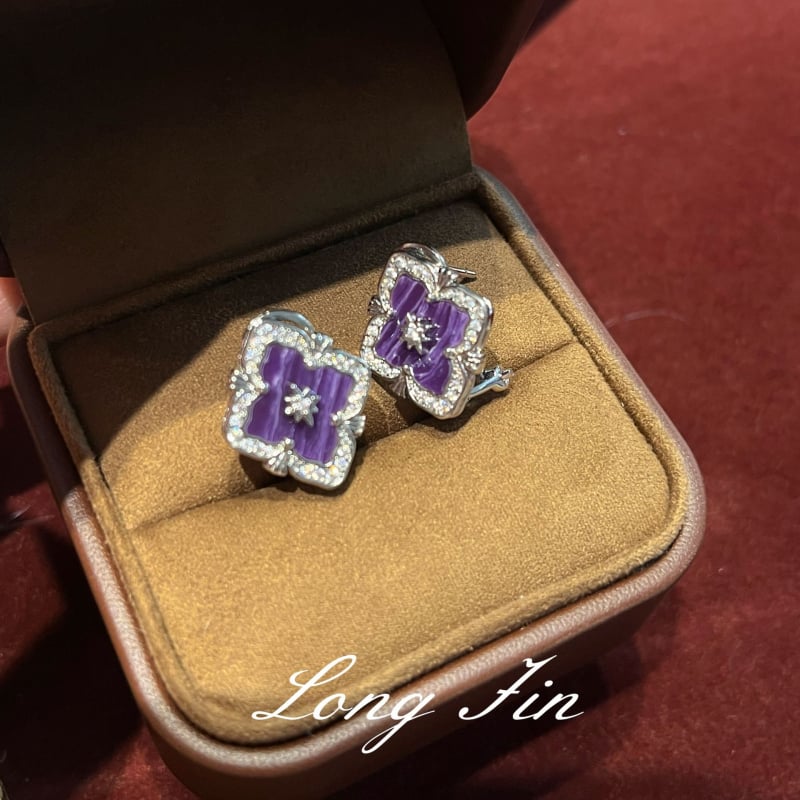 Prancūziškas retro ametisto juvelyrų komplektas — keturių lapų dobilas ir lango gėlių motyvas; varis, elektroplakavimas; perlų šluotos grandinė; įtraukiama karolį, apyrankę, auskarus ir žiedą