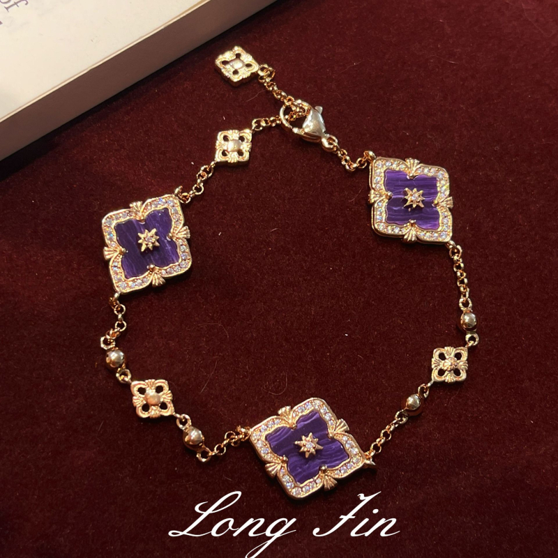 Prancūziškas retro ametisto juvelyrų komplektas — keturių lapų dobilas ir lango gėlių motyvas; varis, elektroplakavimas; perlų šluotos grandinė; įtraukiama karolį, apyrankę, auskarus ir žiedą