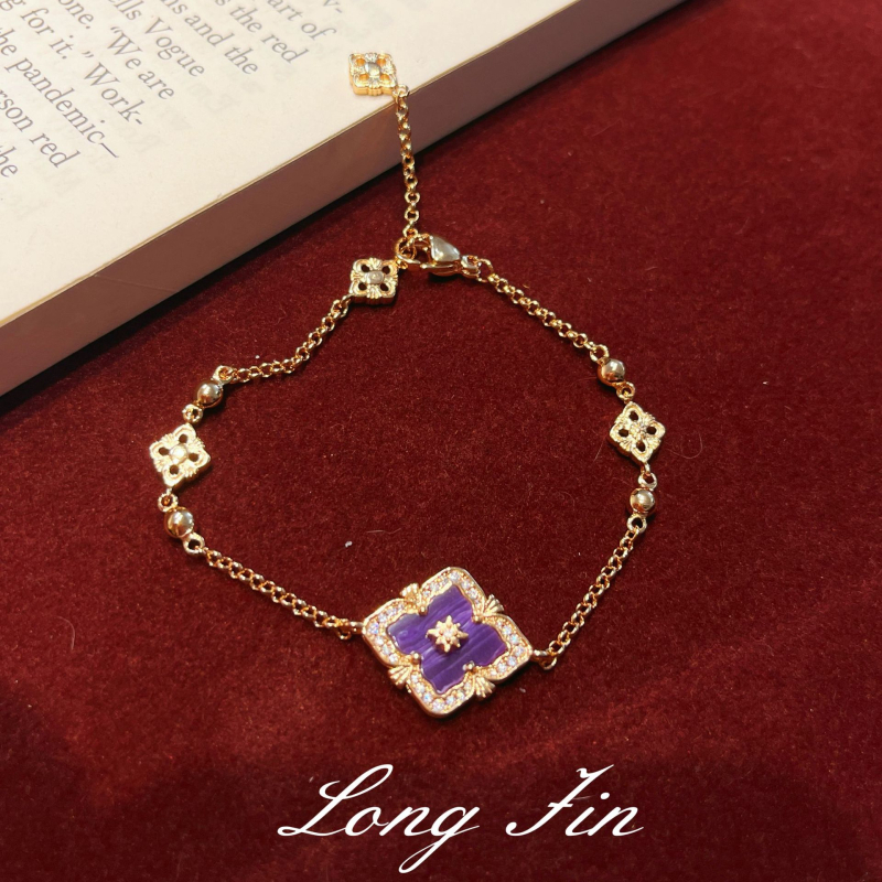 Prancūziškas retro ametisto juvelyrų komplektas — keturių lapų dobilas ir lango gėlių motyvas; varis, elektroplakavimas; perlų šluotos grandinė; įtraukiama karolį, apyrankę, auskarus ir žiedą