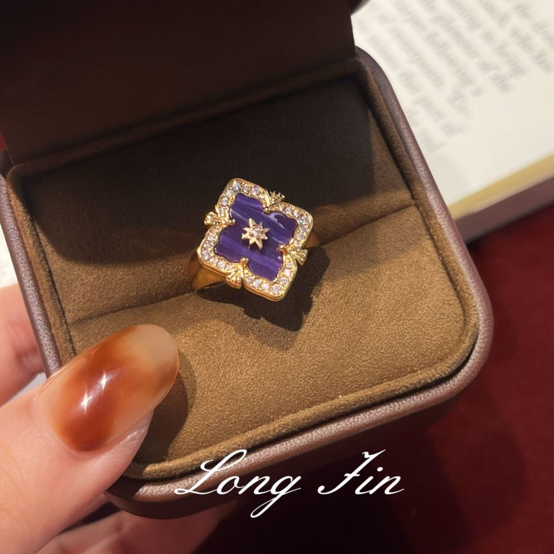 Prancūziškas retro ametisto juvelyrų komplektas — keturių lapų dobilas ir lango gėlių motyvas; varis, elektroplakavimas; perlų šluotos grandinė; įtraukiama karolį, apyrankę, auskarus ir žiedą