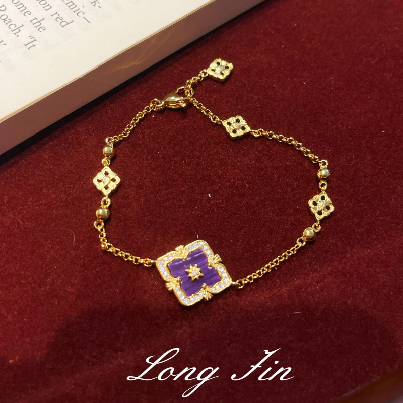 Prancūziškas retro ametisto juvelyrų komplektas — keturių lapų dobilas ir lango gėlių motyvas; varis, elektroplakavimas; perlų šluotos grandinė; įtraukiama karolį, apyrankę, auskarus ir žiedą