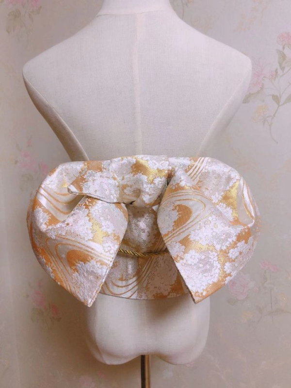 Kimonu za žene u japanskom stilu s reljefnim pojasom i mašnicom za glavu – dodaci za kimono; Materijal: tkanina; Kopča pojasa: pleteni; Način zatvaranja: drugi; Tehnologija obrade: pletene cvijeće