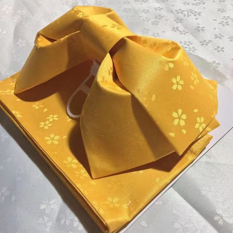 Kimonu za žene u japanskom stilu s reljefnim pojasom i mašnicom za glavu – dodaci za kimono; Materijal: tkanina; Kopča pojasa: pleteni; Način zatvaranja: drugi; Tehnologija obrade: pletene cvijeće