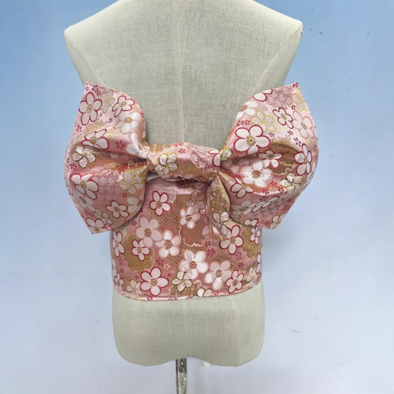 Kimonu za žene u japanskom stilu s reljefnim pojasom i mašnicom za glavu – dodaci za kimono; Materijal: tkanina; Kopča pojasa: pleteni; Način zatvaranja: drugi; Tehnologija obrade: pletene cvijeće