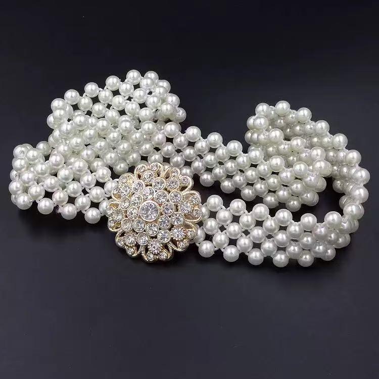 Juosmens grandinė su kristalais, metalo medžiaga, ilgis 60–80 cm, plotis 3 cm, saldus stilius