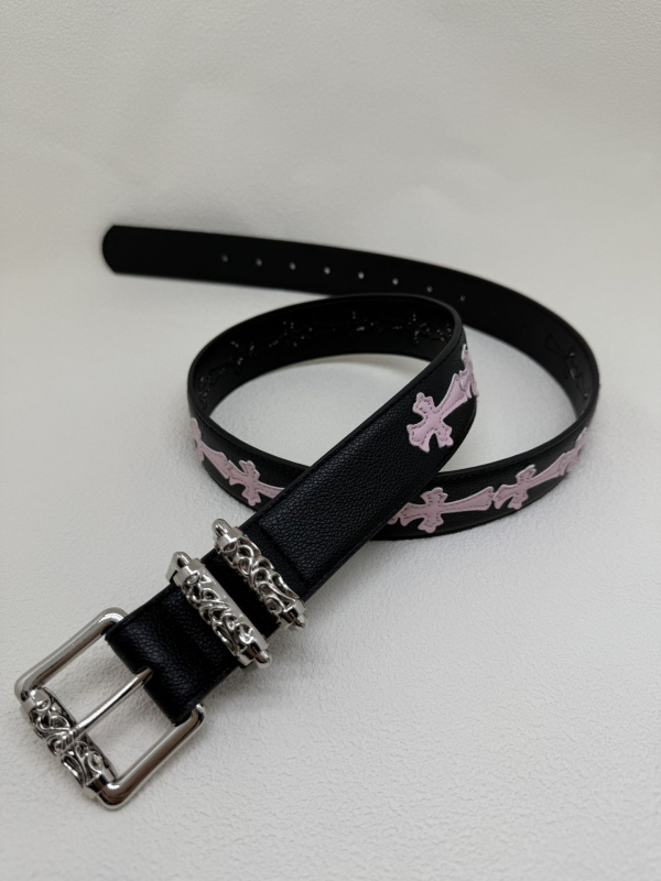 PU kožni kaiš s uzorkom ličića, kopča od legure, kopčanje iglom, vez i jacquard detalji