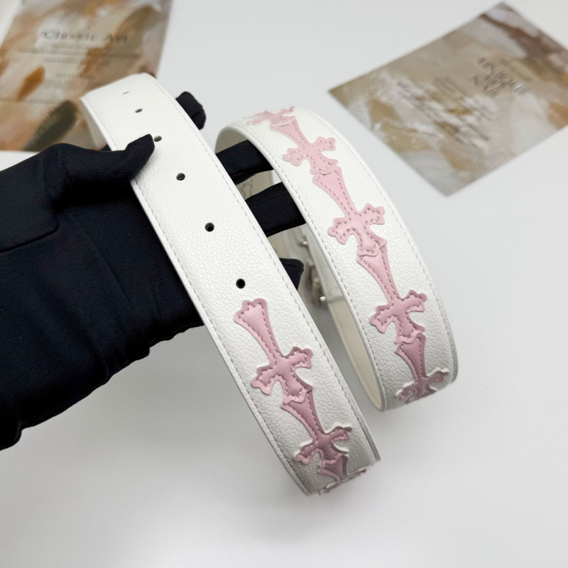 PU kožni kaiš s uzorkom ličića, kopča od legure, kopčanje iglom, vez i jacquard detalji