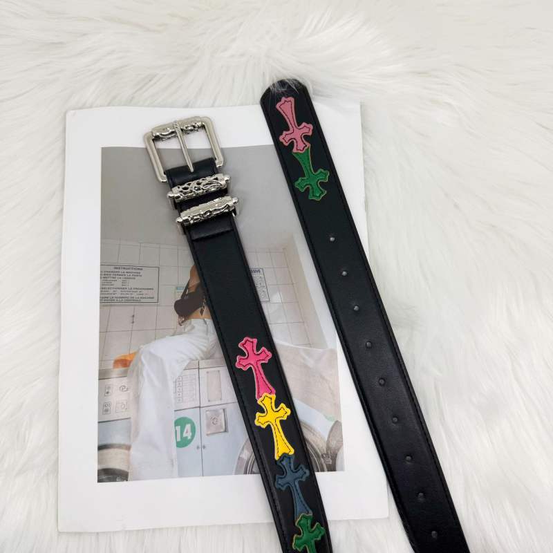 PU kožni kaiš s uzorkom ličića, kopča od legure, kopčanje iglom, vez i jacquard detalji