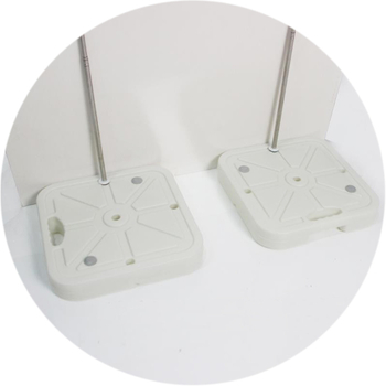 Baliono arkos pagrindas su vandeniu užpildyta baze – aliuminio folijos medžiaga; žaislinis balionas; nežemiško pobūdžio forma