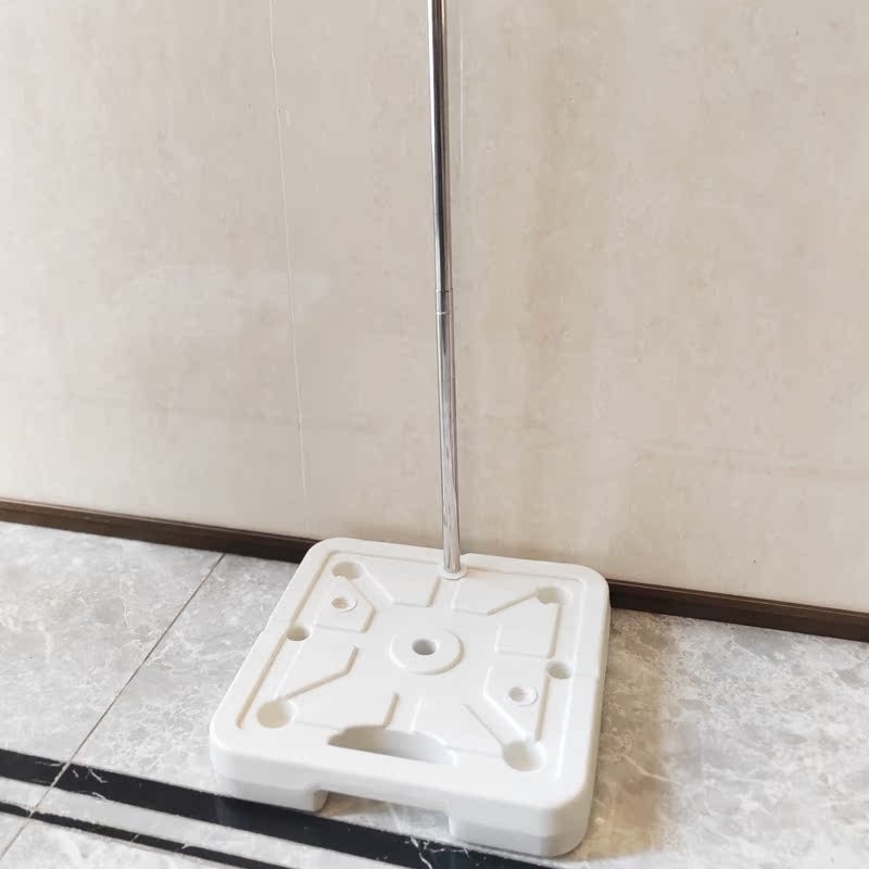 Baliono arkos pagrindas su vandeniu užpildyta baze – aliuminio folijos medžiaga; žaislinis balionas; nežemiško pobūdžio forma