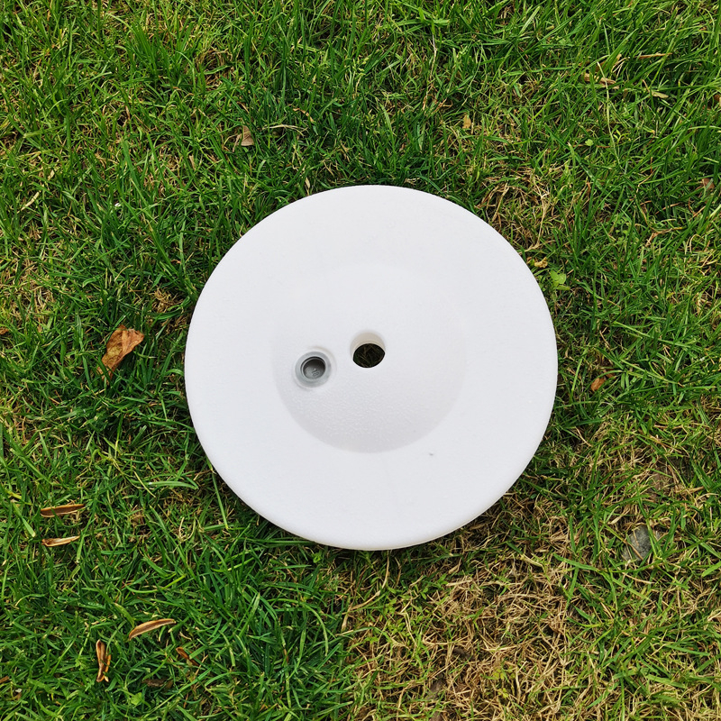 Baliono arkos pagrindas su vandeniu užpildyta baze – aliuminio folijos medžiaga; žaislinis balionas; nežemiško pobūdžio forma