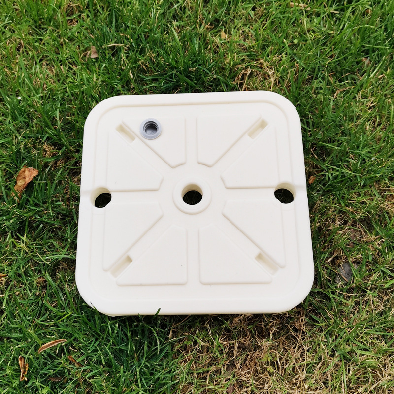 Baliono arkos pagrindas su vandeniu užpildyta baze – aliuminio folijos medžiaga; žaislinis balionas; nežemiško pobūdžio forma