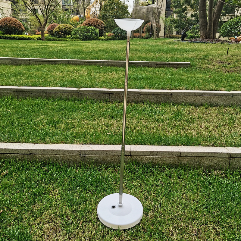 Baliono arkos pagrindas su vandeniu užpildyta baze – aliuminio folijos medžiaga; žaislinis balionas; nežemiško pobūdžio forma