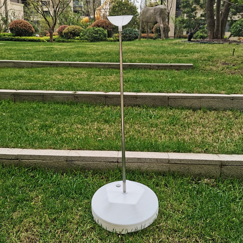 Baliono arkos pagrindas su vandeniu užpildyta baze – aliuminio folijos medžiaga; žaislinis balionas; nežemiško pobūdžio forma