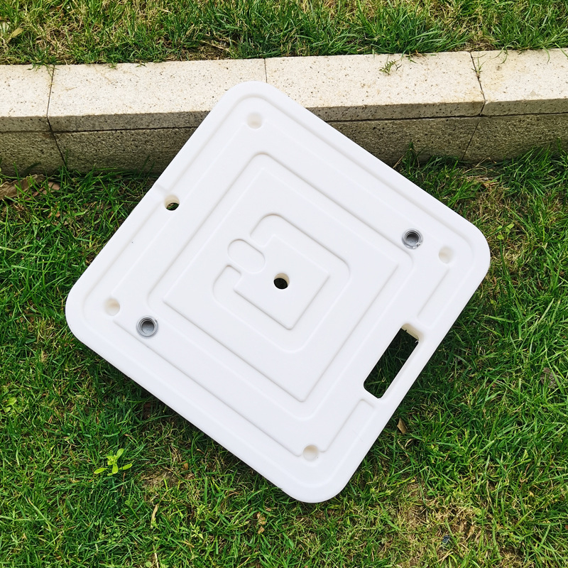 Baliono arkos pagrindas su vandeniu užpildyta baze – aliuminio folijos medžiaga; žaislinis balionas; nežemiško pobūdžio forma