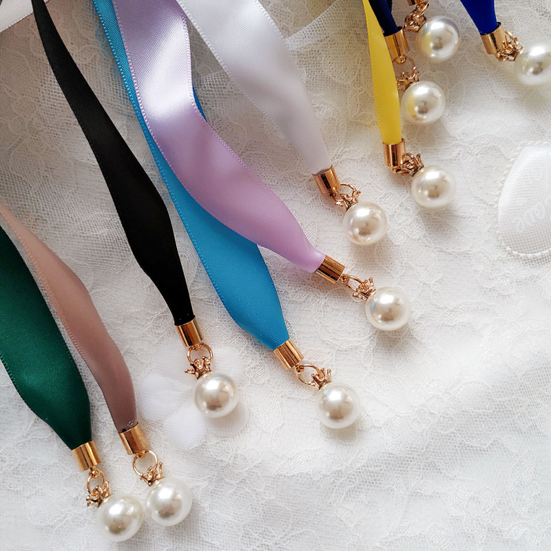 Vestuvių juostos liemeniai su karūnos perlų pakabuku, plonas kaspinis, paprastas stilius; Medžiaga: kaspinas; Sagties medžiaga: ta pati kaip juosta; Plotis: mažiau nei 2 cm; Uždarymas: Gucker