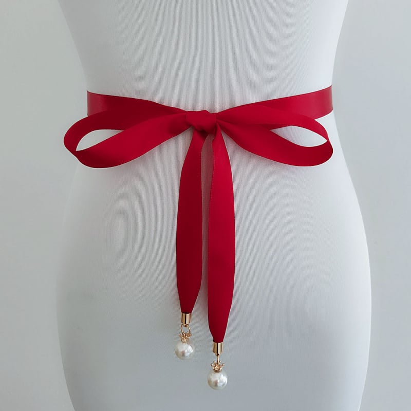 Vestuvių juostos liemeniai su karūnos perlų pakabuku, plonas kaspinis, paprastas stilius; Medžiaga: kaspinas; Sagties medžiaga: ta pati kaip juosta; Plotis: mažiau nei 2 cm; Uždarymas: Gucker