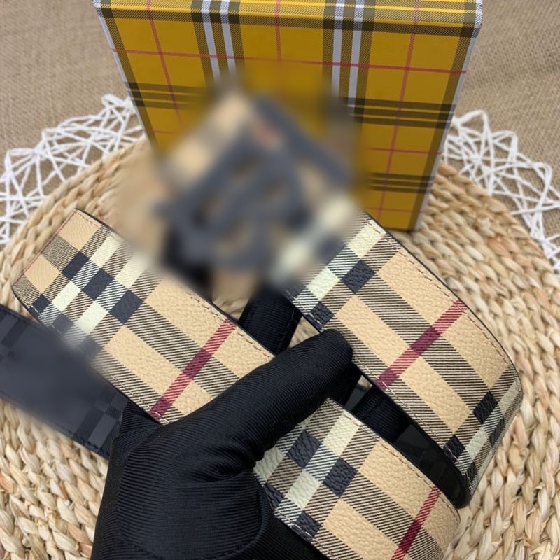 Vyrų diržas – paprastas, kasdieninis klasikinis stilius, plotis 2-4 cm, įspausta split oda, sagtis iš lydinio