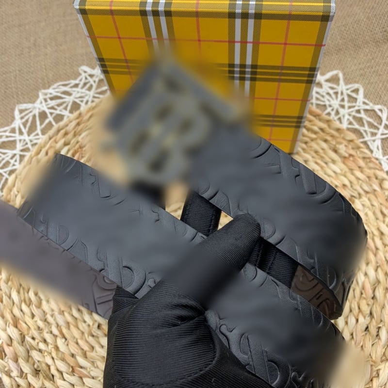 Vyrų diržas – paprastas, kasdieninis klasikinis stilius, plotis 2-4 cm, įspausta split oda, sagtis iš lydinio