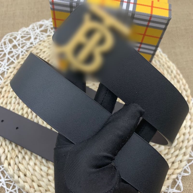 Vyrų diržas – paprastas, kasdieninis klasikinis stilius, plotis 2-4 cm, įspausta split oda, sagtis iš lydinio