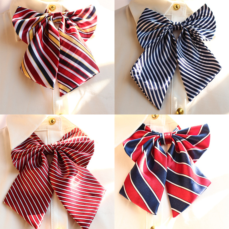 Γυναικεία JK‑τύπου ενδυμασία με φιόγκο και φτερωτό γιακά — κρύσταλλο; φιόγκος; λουλούδι από φτερά; φθινόπωρο 2023