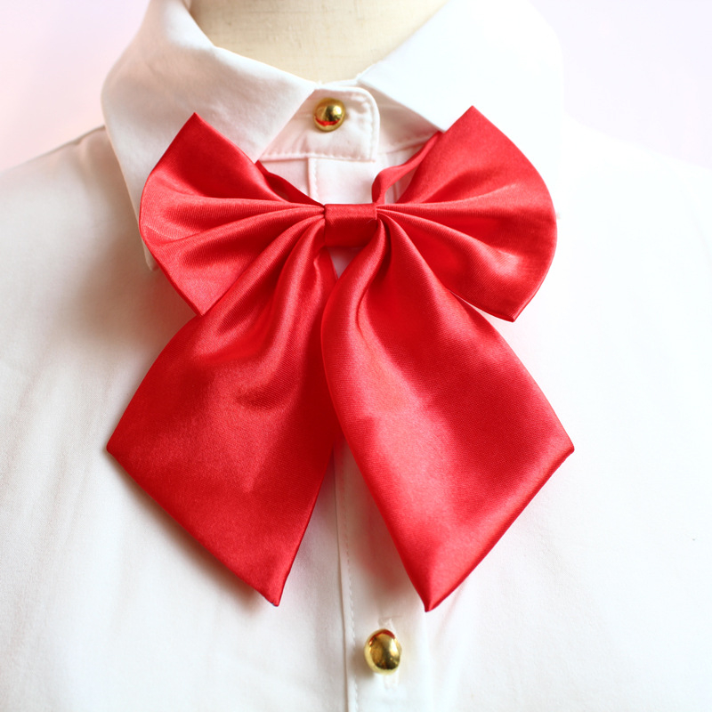 Γυναικεία JK‑τύπου ενδυμασία με φιόγκο και φτερωτό γιακά — κρύσταλλο; φιόγκος; λουλούδι από φτερά; φθινόπωρο 2023